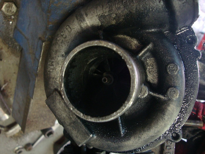 Ford Focus 1.6 TDCI - demontaż uszkodzonej turbiny oraz kompleksowe czyszczenie miski olejowej